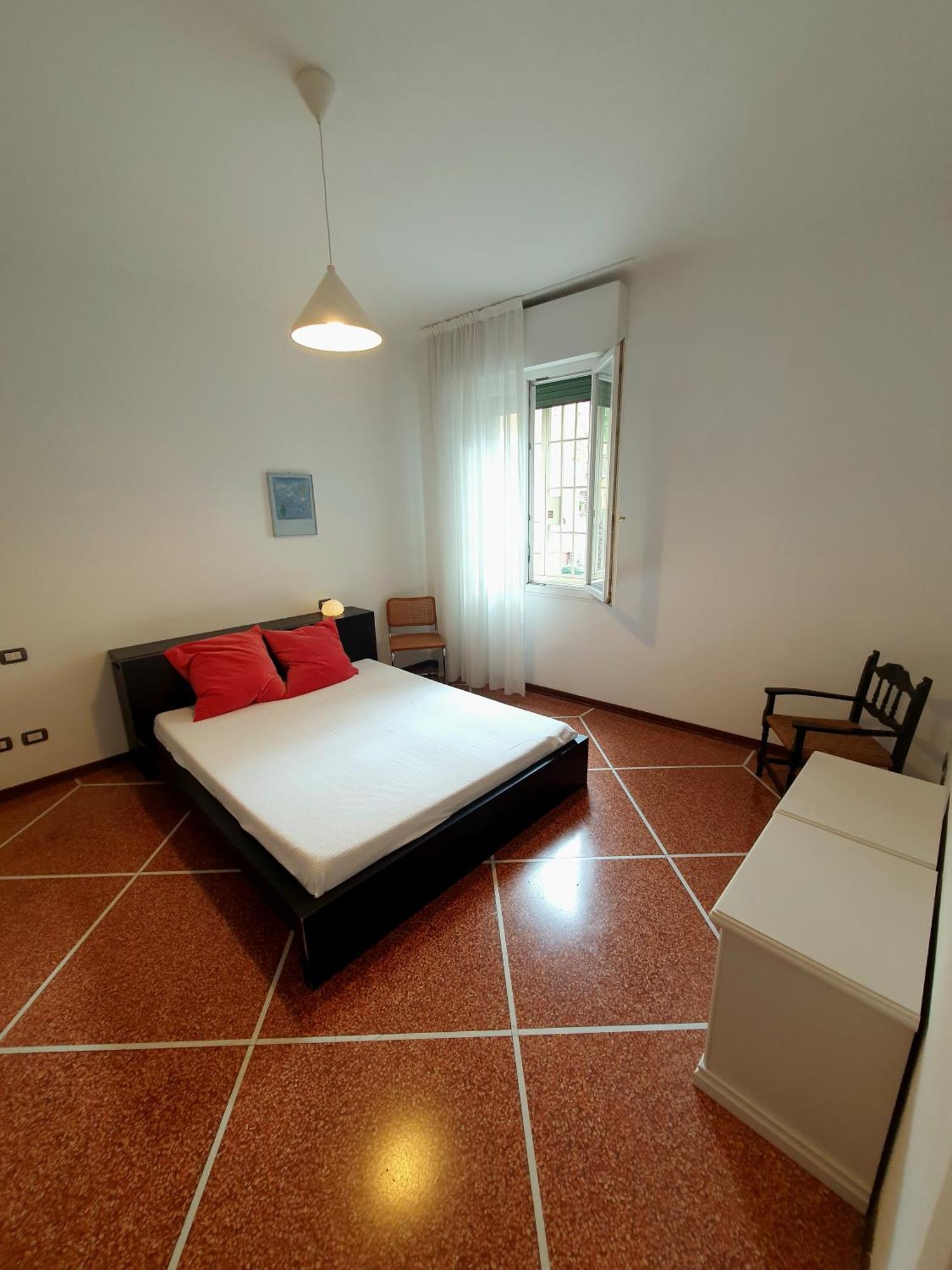 Spacious Three-Room Apartment In Saragozza Bologna Esterno foto