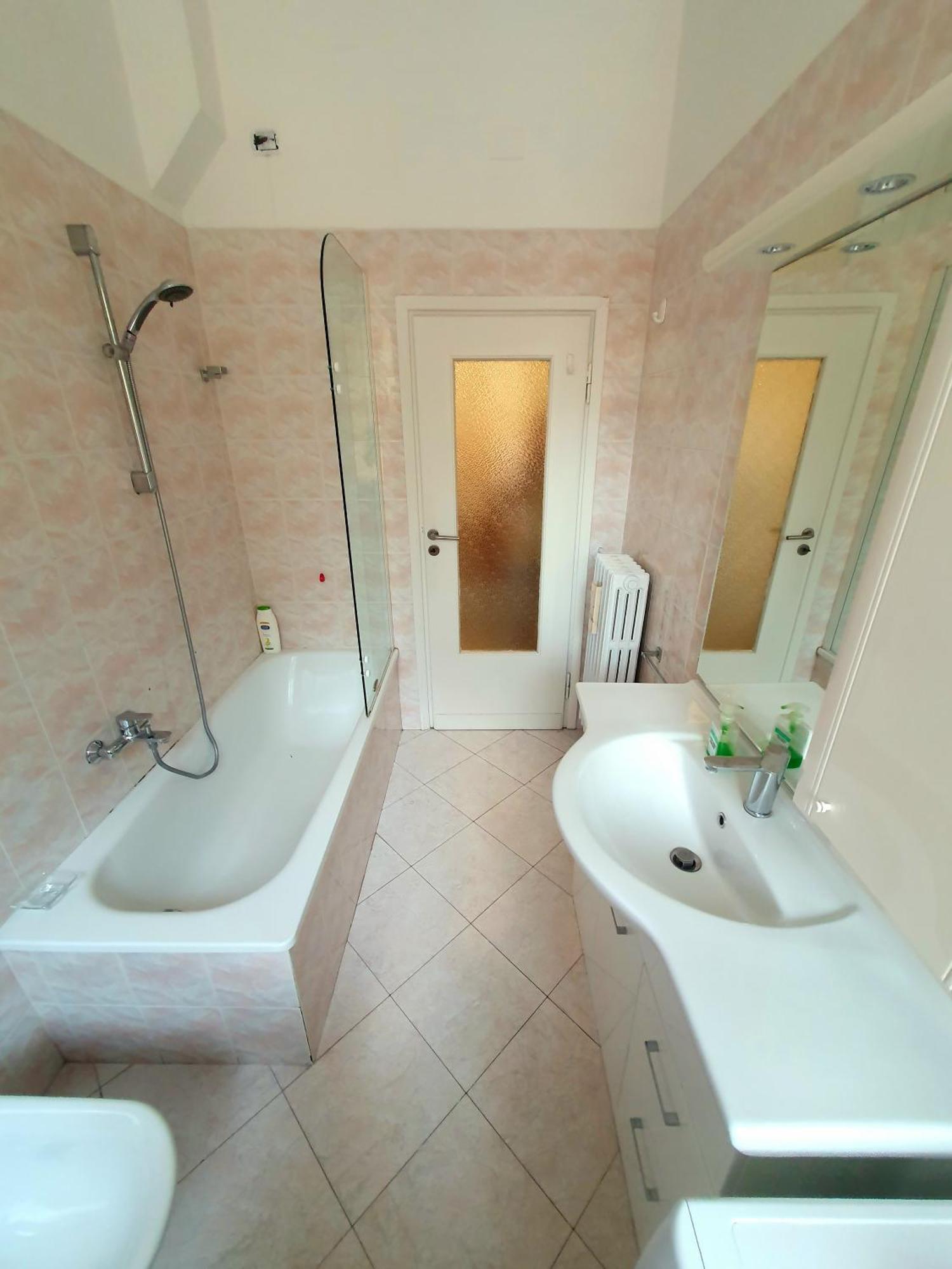 Spacious Three-Room Apartment In Saragozza Bologna Esterno foto